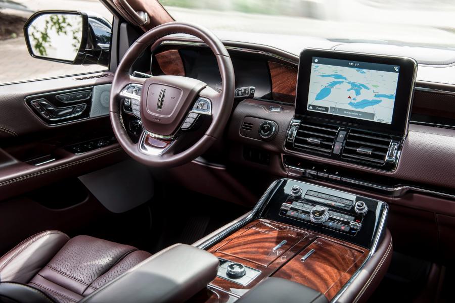 Интерьер Lincoln Navigator L Black Label 2017 года  (фото 8 из 27)